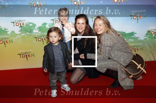 Den Haag 13 september 2019
Premiere Cirque du Soleil op het malieveld in Den Haag. Marly v d Velden en Carolien Spoor met kinderen