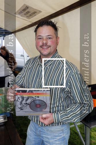 Boekel 19 oktober 2019
Meerdere boeren van boer zoekt vrouw stan op een mini markt in de stallen van Boerin Steffi. Boer Marnix Kneteman met zijn vriendin