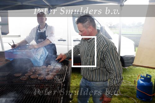 Boekel 19 oktober 2019
Meerdere boeren van boer zoekt vrouw stan op een mini markt in de stallen van Boerin Steffi. Boer Marnix Kneteman met zijn vriendin