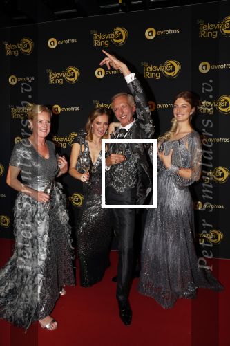 Amsterdam 9 oktober 2019
Uitreiking televizierring 2019 in AFAS Live. Winnaar Martien Meiland met zijn familie