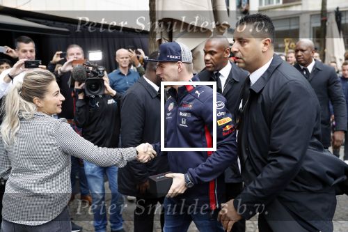 Amsterdam 16 oktober 2019
Presentatie nieruwe Tag Heuer Max Verstappen horloge bij Majestic. Max arriveert in een speciale Aston Martin op de dam in Amsterdam. Shelly sterk presenteert de presentatie.