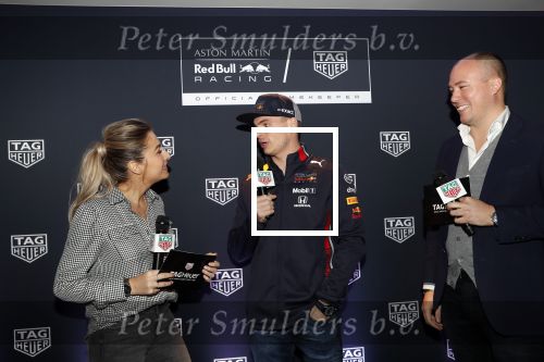 Amsterdam 16 oktober 2019
Presentatie nieruwe Tag Heuer Max Verstappen horloge bij Majestic. Max arriveert in een speciale Aston Martin op de dam in Amsterdam. Shelly sterk presenteert de presentatie.