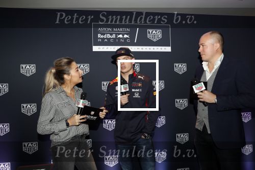 Amsterdam 16 oktober 2019
Presentatie nieruwe Tag Heuer Max Verstappen horloge bij Majestic. Max arriveert in een speciale Aston Martin op de dam in Amsterdam. Shelly sterk presenteert de presentatie.