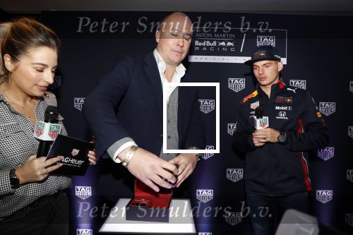 Amsterdam 16 oktober 2019
Presentatie nieruwe Tag Heuer Max Verstappen horloge bij Majestic. Max arriveert in een speciale Aston Martin op de dam in Amsterdam. Shelly sterk presenteert de presentatie.
