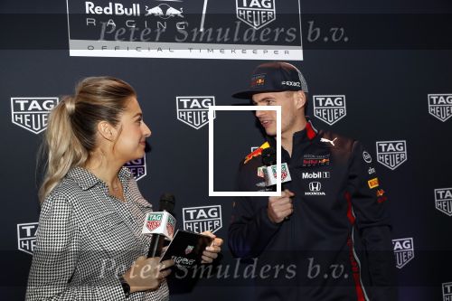 Amsterdam 16 oktober 2019
Presentatie nieruwe Tag Heuer Max Verstappen horloge bij Majestic. Max arriveert in een speciale Aston Martin op de dam in Amsterdam. Shelly sterk presenteert de presentatie.