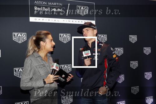 Amsterdam 16 oktober 2019
Presentatie nieruwe Tag Heuer Max Verstappen horloge bij Majestic. Max arriveert in een speciale Aston Martin op de dam in Amsterdam. Shelly sterk presenteert de presentatie.
