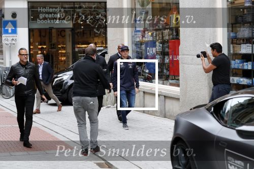 Amsterdam 16 oktober 2019
Presentatie nieruwe Tag Heuer Max Verstappen horloge bij Majestic. Max arriveert in een speciale Aston Martin op de dam in Amsterdam. Shelly sterk presenteert de presentatie.
