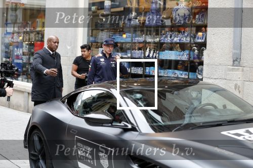 Amsterdam 16 oktober 2019
Presentatie nieruwe Tag Heuer Max Verstappen horloge bij Majestic. Max arriveert in een speciale Aston Martin op de dam in Amsterdam. Shelly sterk presenteert de presentatie.