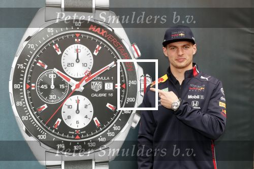Amsterdam 16 oktober 2019
Presentatie nieruwe Tag Heuer Max Verstappen horloge bij Majestic. Max arriveert in een speciale Aston Martin op de dam in Amsterdam. Shelly sterk presenteert de presentatie.