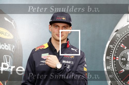 Amsterdam 16 oktober 2019
Presentatie nieruwe Tag Heuer Max Verstappen horloge bij Majestic. Max arriveert in een speciale Aston Martin op de dam in Amsterdam. Shelly sterk presenteert de presentatie.