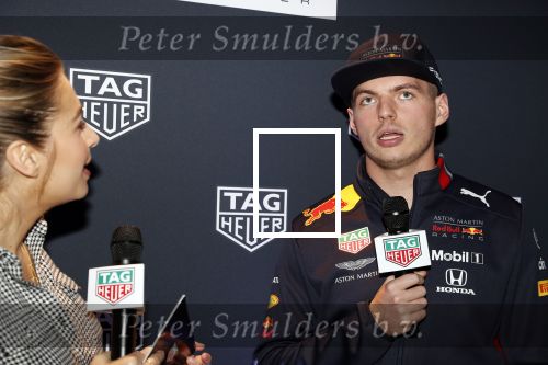 Amsterdam 16 oktober 2019
Presentatie nieruwe Tag Heuer Max Verstappen horloge bij Majestic. Max arriveert in een speciale Aston Martin op de dam in Amsterdam. Shelly sterk presenteert de presentatie.