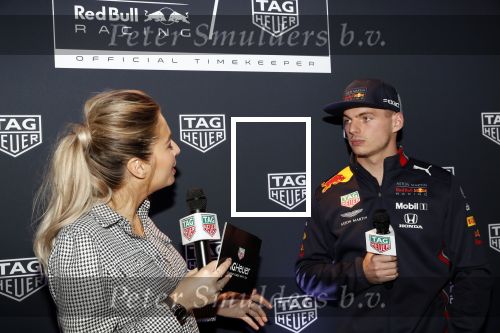 Amsterdam 16 oktober 2019
Presentatie nieruwe Tag Heuer Max Verstappen horloge bij Majestic. Max arriveert in een speciale Aston Martin op de dam in Amsterdam. Shelly sterk presenteert de presentatie.