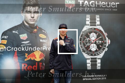 Amsterdam 16 oktober 2019
Presentatie nieruwe Tag Heuer Max Verstappen horloge bij Majestic. Max arriveert in een speciale Aston Martin op de dam in Amsterdam. Shelly sterk presenteert de presentatie.