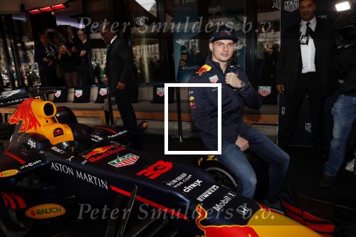 Amsterdam 16 oktober 2019
Presentatie nieruwe Tag Heuer Max Verstappen horloge bij Majestic. Max arriveert in een speciale Aston Martin op de dam in Amsterdam. Shelly sterk presenteert de presentatie.