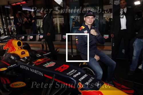 Amsterdam 16 oktober 2019
Presentatie nieruwe Tag Heuer Max Verstappen horloge bij Majestic. Max arriveert in een speciale Aston Martin op de dam in Amsterdam. Shelly sterk presenteert de presentatie.