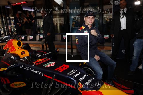 Amsterdam 16 oktober 2019
Presentatie nieruwe Tag Heuer Max Verstappen horloge bij Majestic. Max arriveert in een speciale Aston Martin op de dam in Amsterdam. Shelly sterk presenteert de presentatie.