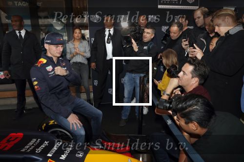Amsterdam 16 oktober 2019
Presentatie nieruwe Tag Heuer Max Verstappen horloge bij Majestic. Max arriveert in een speciale Aston Martin op de dam in Amsterdam. Shelly sterk presenteert de presentatie.