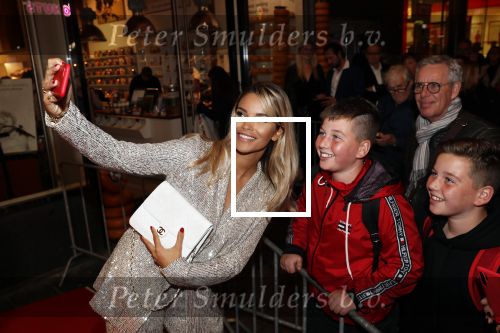 Amsterdam 14 oktober 2019
Premiere Wat is dan liefde in Tuschinski. Monica Geuze kwam met partner Lars Veldwijk