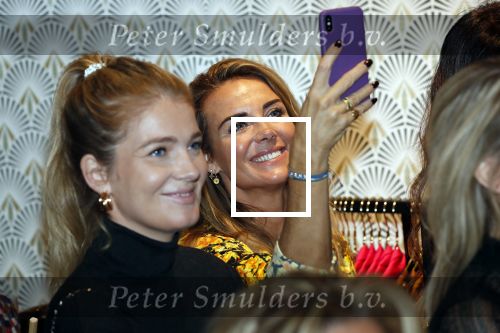 Amsterdam 12 november 2019
Presentatie en opening winkel Shoeby van Fred v Leer en Nicolette v Dam.
Monique Westenberg