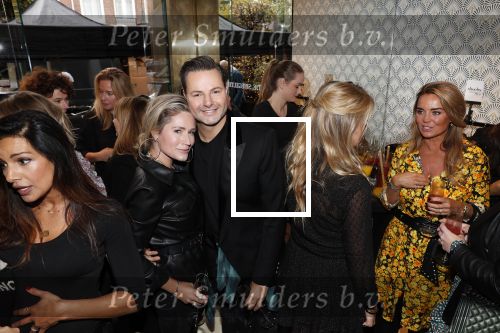 Amsterdam 12 november 2019
Presentatie en opening winkel Shoeby van Fred v Leer en Nicolette v Dam.
Monique Westenberg en Nikkie Plessen