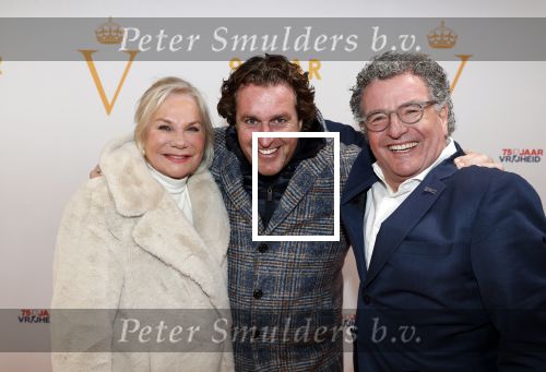 Katwijk 30 oktober 2019
9 jaar soldaat van Oranje in de hangar op vliegveld Valkenburg . Monique v d Ven met haar man Edwin de Vries en Edwin Smulders