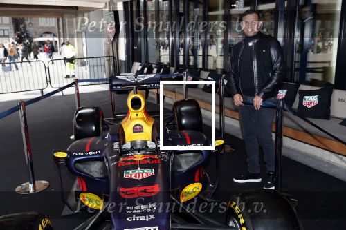 Amsterdam 16 oktober 2019
Presentatie nieruwe Tag Heuer Max Verstappen horloge bij Majestic. Max arriveert in een speciale Aston Martin op de dam in Amsterdam. Shelly sterk presenteert de presentatie. Najib Amhali