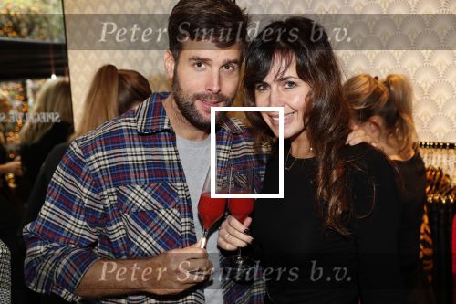 Amsterdam 12 november 2019
Presentatie en opening winkel Shoeby van Fred v Leer en Nicolette v Dam.
Nick Schilder met zijn vrouw Kirsten