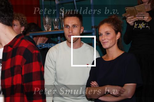Utrecht 21 oktober 2019
Boekpresentatie Sterre Koning bij de ping pong club. Romy Monteiro krijgt het eerste boek. Nicky Romero met zijn zus