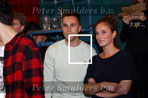 Utrecht 21 oktober 2019
Boekpresentatie Sterre Koning bij de ping pong club. Romy Monteiro krijgt het eerste boek. Nicky Romero met zijn zus