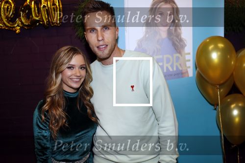 Utrecht 21 oktober 2019
Boekpresentatie Sterre Koning bij de ping pong club. Romy Monteiro krijgt het eerste boek. Nicky Romero