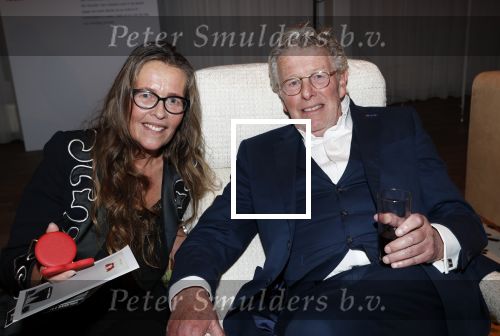 Naarden 31 oktober 2019
50 jaar Jan des Bouvrie als ontwerper werkzaam. Feest is in het Arsenaal.
Jan met dochter Nicole des Bouvrie