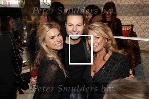 Amsterdam 12 november 2019
Presentatie en opening winkel Shoeby van Fred v Leer en Nicolette v Dam.
Nicolette met moeder