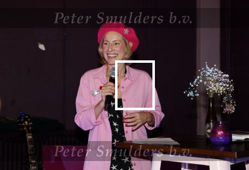 Utrecht 21 oktober 2019
Boekpresentatie Sterre Koning bij de ping pong club. Romy Monteiro krijgt het eerste boek. Niki Smit