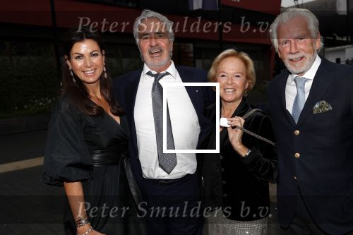 Hilversum 7 oktober 2019
Gala voor breast care foundation in studio 21. Nina Brink mert Pieters Storms zijn broer met vrouw/vriendin