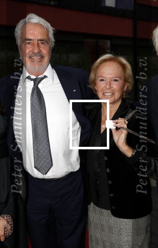 Hilversum 7 oktober 2019
Gala voor breast care foundation in studio 21. Nina Brink mert Pieters Storms zijn broer met vrouw/vriendin