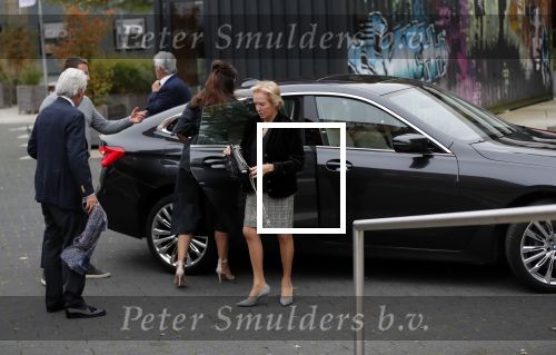 Hilversum 7 oktober 2019
Gala voor breast care foundation in studio 21. Nina Brink mert Pieters Storms zijn broer met vrouw/vriendin