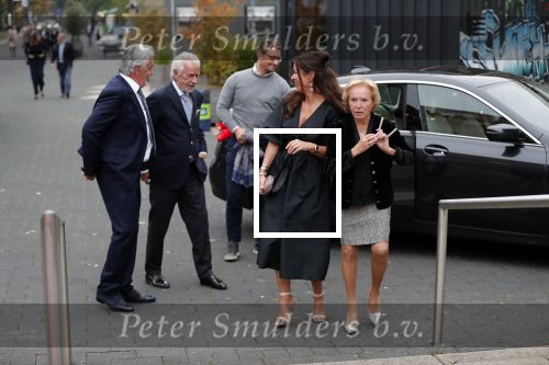 Hilversum 7 oktober 2019
Gala voor breast care foundation in studio 21. Nina Brink mert Pieters Storms zijn broer met vrouw/vriendin