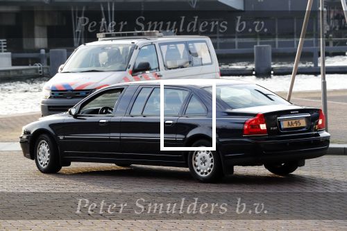 Amsterdam 4 november 2019
Koningin Maxima en prinses Beatrix arriveren bij uitreiking prins Bernhard cultuurprijs in theater aan het IJ. Chauffeur van prinses Beatrix rijdt schade aan haar verlengde Volvo