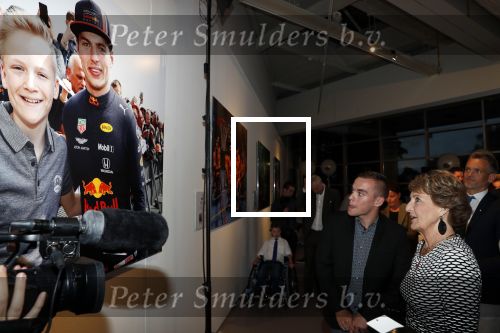Amstelveen 1 oktober 2019
15 jaar de Esther Vergeer Foundation in het Cobra museum . Er wordt een expositie geopend van 15 fotografen waaronder oa William Rutten Estelle Cruijff Klaasjan v d Weij Patty Brard Isa Hoes Marco Borsato Sacha de Boer Klaas v Kruistem en Edwin Smulders. Anouk Smulders presenteert het en Prinses Margriet is aanwezig.
