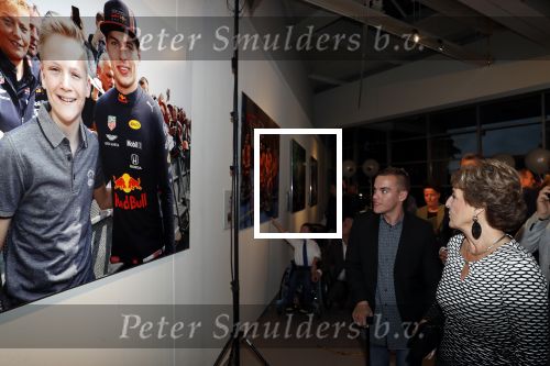 Amstelveen 1 oktober 2019
15 jaar de Esther Vergeer Foundation in het Cobra museum . Er wordt een expositie geopend van 15 fotografen waaronder oa William Rutten Estelle Cruijff Klaasjan v d Weij Patty Brard Isa Hoes Marco Borsato Sacha de Boer Klaas v Kruistem en Edwin Smulders. Anouk Smulders presenteert het en Prinses Margriet is aanwezig.