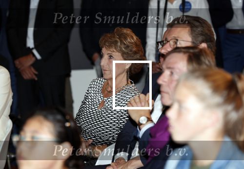 Amstelveen 1 oktober 2019
15 jaar de Esther Vergeer Foundation in het Cobra museum . Er wordt een expositie geopend van 15 fotografen waaronder oa William Rutten Estelle Cruijff Klaasjan v d Weij Patty Brard Isa Hoes Marco Borsato Sacha de Boer Klaas v Kruistem en Edwin Smulders. Anouk Smulders presenteert het en Prinses Margriet is aanwezig.
