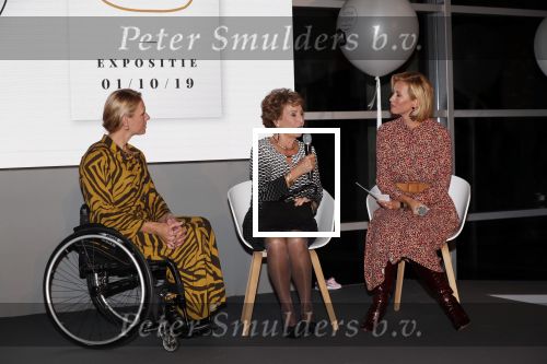 Amstelveen 1 oktober 2019
15 jaar de Esther Vergeer Foundation in het Cobra museum . Er wordt een expositie geopend van 15 fotografen waaronder oa William Rutten Estelle Cruijff Klaasjan v d Weij Patty Brard Isa Hoes Marco Borsato Sacha de Boer Klaas v Kruistem en Edwin Smulders. Anouk Smulders presenteert het en Prinses Margriet is aanwezig.