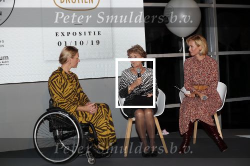 Amstelveen 1 oktober 2019
15 jaar de Esther Vergeer Foundation in het Cobra museum . Er wordt een expositie geopend van 15 fotografen waaronder oa William Rutten Estelle Cruijff Klaasjan v d Weij Patty Brard Isa Hoes Marco Borsato Sacha de Boer Klaas v Kruistem en Edwin Smulders. Anouk Smulders presenteert het en Prinses Margriet is aanwezig.