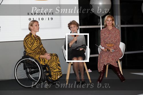 Amstelveen 1 oktober 2019
15 jaar de Esther Vergeer Foundation in het Cobra museum . Er wordt een expositie geopend van 15 fotografen waaronder oa William Rutten Estelle Cruijff Klaasjan v d Weij Patty Brard Isa Hoes Marco Borsato Sacha de Boer Klaas v Kruistem en Edwin Smulders. Anouk Smulders presenteert het en Prinses Margriet is aanwezig.