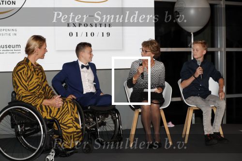 Amstelveen 1 oktober 2019
15 jaar de Esther Vergeer Foundation in het Cobra museum . Er wordt een expositie geopend van 15 fotografen waaronder oa William Rutten Estelle Cruijff Klaasjan v d Weij Patty Brard Isa Hoes Marco Borsato Sacha de Boer Klaas v Kruistem en Edwin Smulders. Anouk Smulders presenteert het en Prinses Margriet is aanwezig.