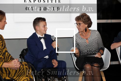 Amstelveen 1 oktober 2019
15 jaar de Esther Vergeer Foundation in het Cobra museum . Er wordt een expositie geopend van 15 fotografen waaronder oa William Rutten Estelle Cruijff Klaasjan v d Weij Patty Brard Isa Hoes Marco Borsato Sacha de Boer Klaas v Kruistem en Edwin Smulders. Anouk Smulders presenteert het en Prinses Margriet is aanwezig.