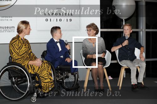 Amstelveen 1 oktober 2019
15 jaar de Esther Vergeer Foundation in het Cobra museum . Er wordt een expositie geopend van 15 fotografen waaronder oa William Rutten Estelle Cruijff Klaasjan v d Weij Patty Brard Isa Hoes Marco Borsato Sacha de Boer Klaas v Kruistem en Edwin Smulders. Anouk Smulders presenteert het en Prinses Margriet is aanwezig.