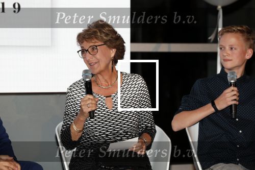 Amstelveen 1 oktober 2019
15 jaar de Esther Vergeer Foundation in het Cobra museum . Er wordt een expositie geopend van 15 fotografen waaronder oa William Rutten Estelle Cruijff Klaasjan v d Weij Patty Brard Isa Hoes Marco Borsato Sacha de Boer Klaas v Kruistem en Edwin Smulders. Anouk Smulders presenteert het en Prinses Margriet is aanwezig.