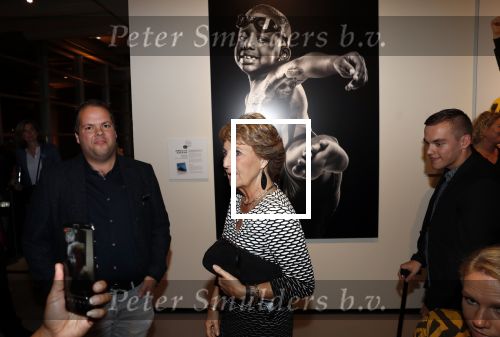 Amstelveen 1 oktober 2019
15 jaar de Esther Vergeer Foundation in het Cobra museum . Er wordt een expositie geopend van 15 fotografen waaronder oa William Rutten Estelle Cruijff Klaasjan v d Weij Patty Brard Isa Hoes Marco Borsato Sacha de Boer Klaas v Kruistem en Edwin Smulders. Anouk Smulders presenteert het en Prinses Margriet is aanwezig.