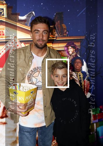 Amsterdam 5 oktober 2019
Premiere Sinterklaasfilm in pathe Arena . Rene Watzema met zijn neefje